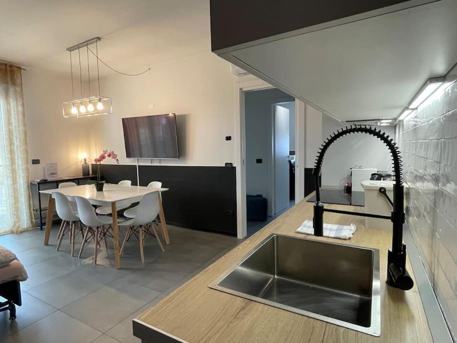 City Center - Modern Flat With Free Parking And Wifi - Apt B Bergamo Exterior foto